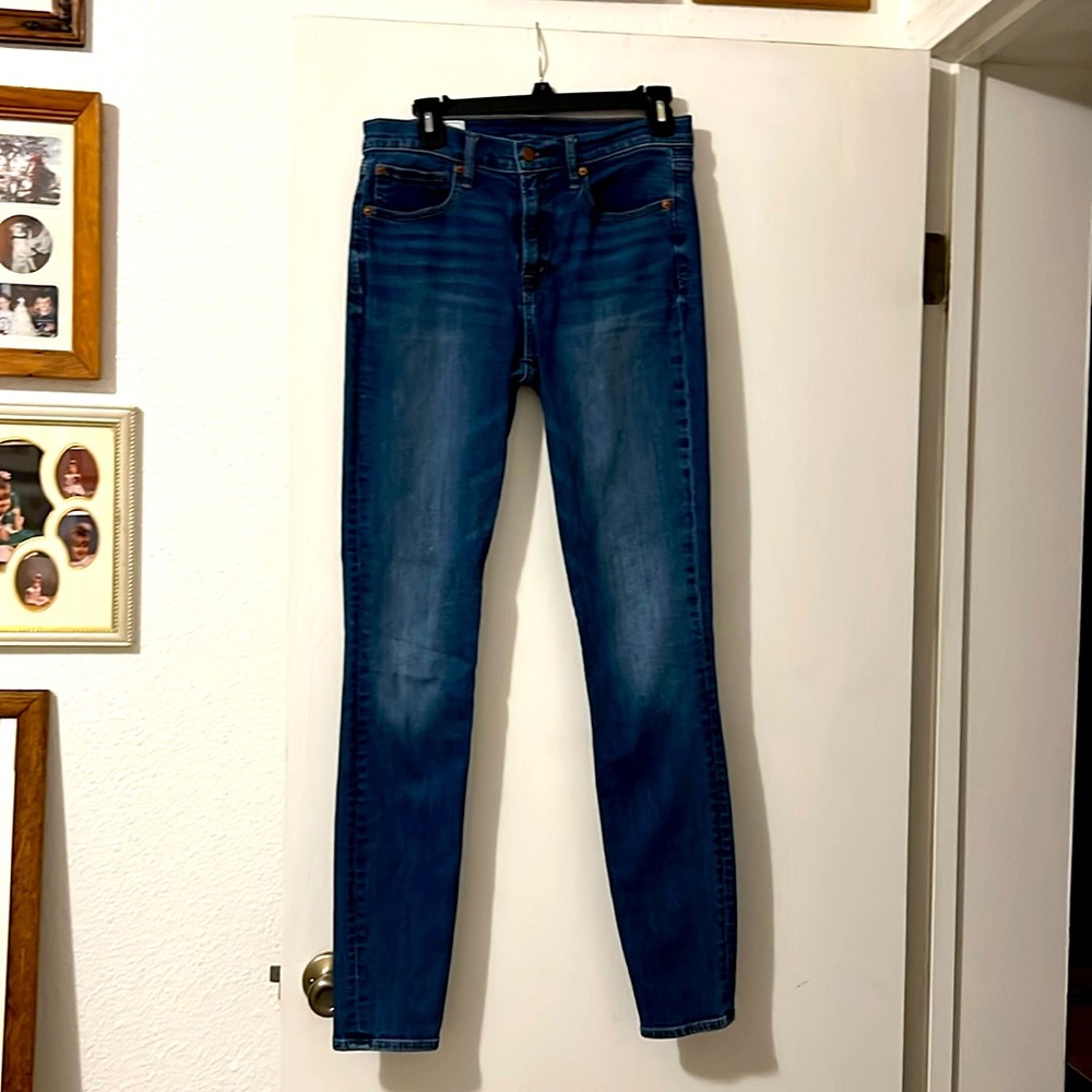 Gap True Skinny, Mid rise jeans. Like new, no flaws